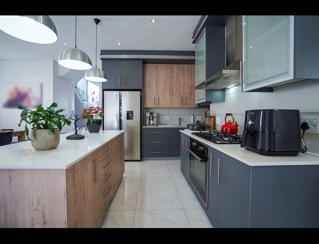 4 BEDROOM HOUSE FOR SALE IN SANDOWN